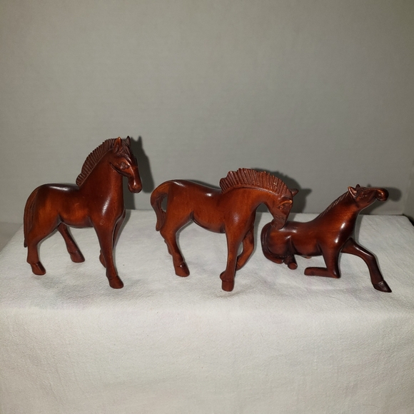 Absolutely stunning Vintage hand carved mahogany horses - Picture 1 of 7